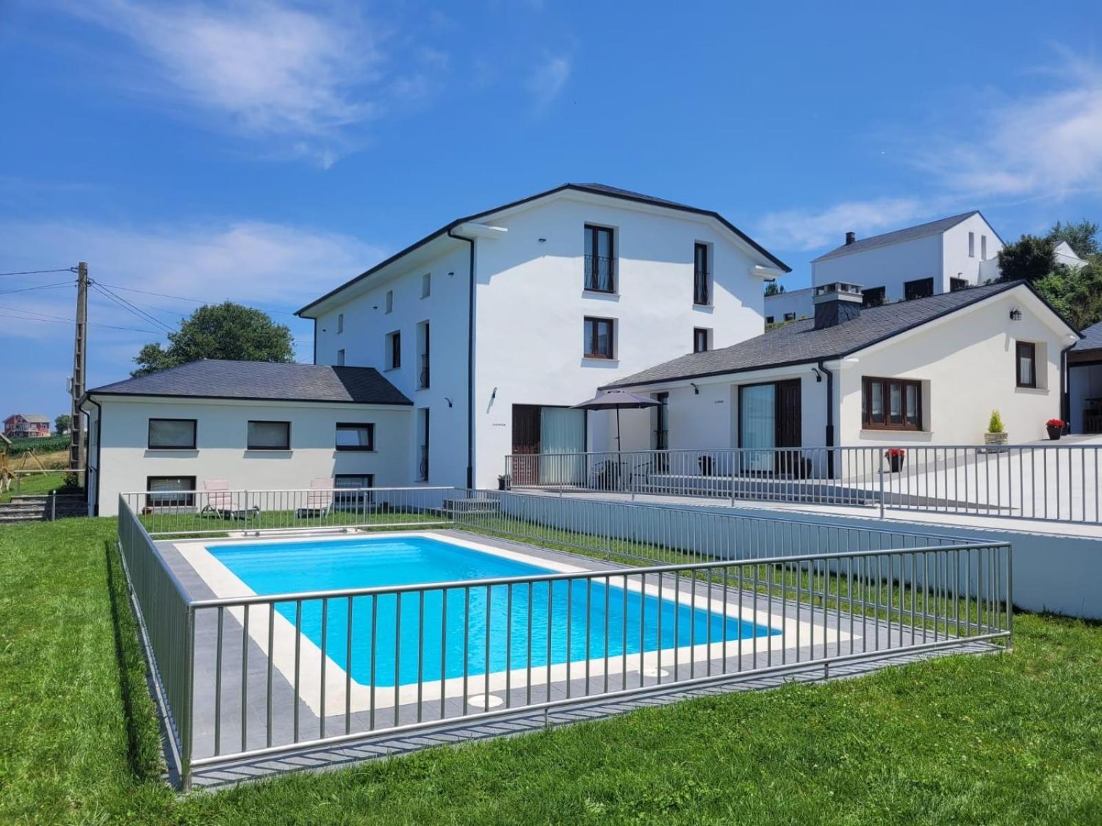 Apartamentos Casona Del Campo Навия Экстерьер фото